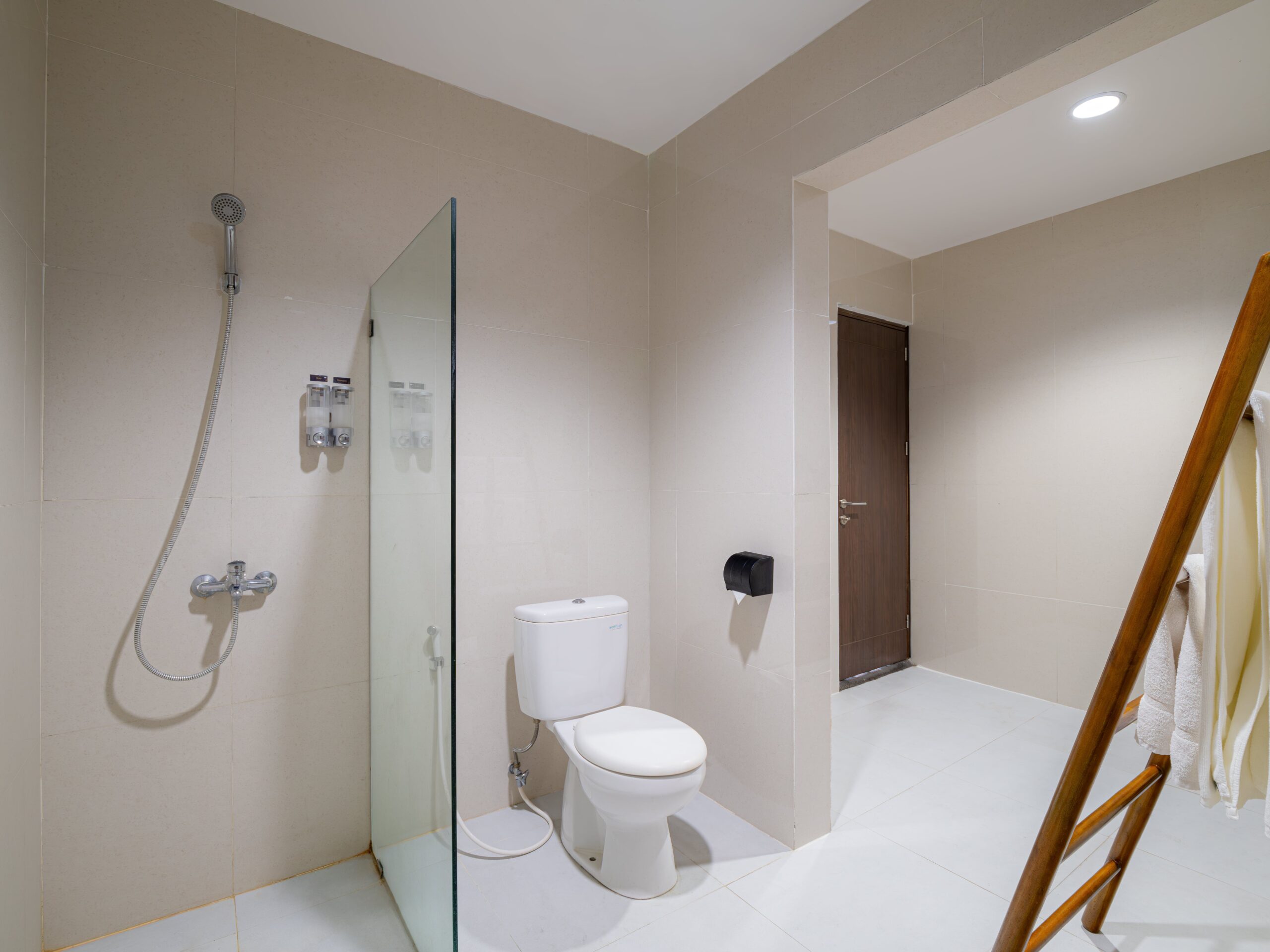 Bathroom_Suite_2-min