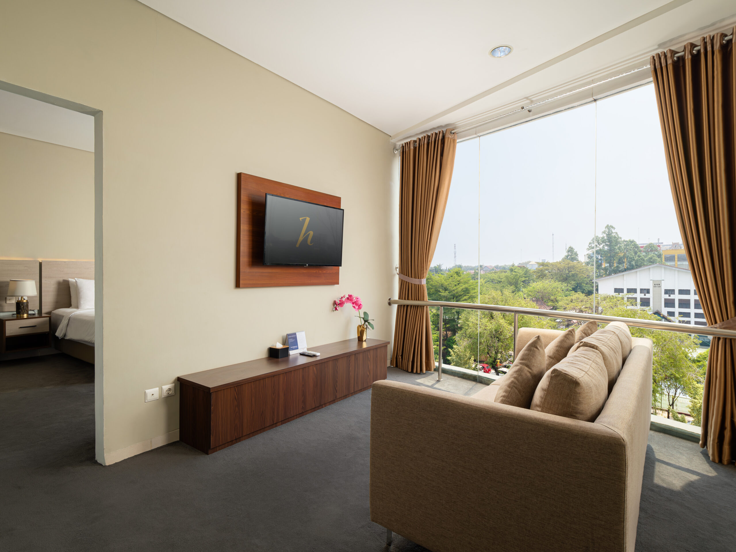 JUNIOR-SUITE-LIVING-ROOM_EDITED-LOGO